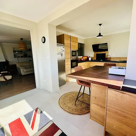 Maison Chaleureuse Vue Cite *